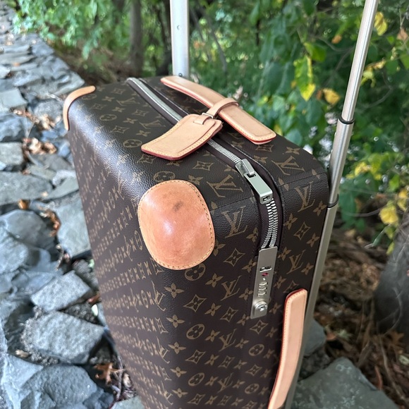 Louis Vuitton M41416 Bandoulière 50 & Louis Vuitton M23203
Horizon 55 combo - Picture 17 of 17